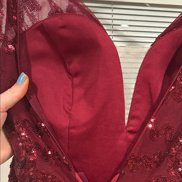 Elegant Burgundy Sequin Prom Dress with V-Neck - Picture 6 of 10